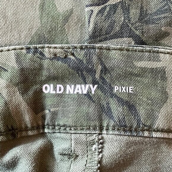 Old Navy Olive Green Leaf Camouflage Print Pixie Pants Size 4 - Picture 6 of 10
